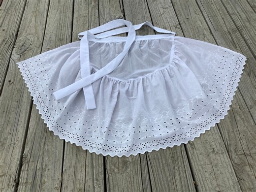 White Eyelet Ruffles Apron, Old Style French Maid Apron for Women, Half Apron for Costumes or Octoberfest Aprons for Dirndl - Etsy