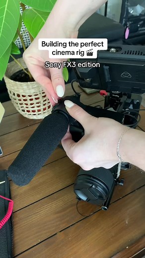 Need a shotgun mic for the FX3? This one is perfect for it’s XLR input #audiotechnica #fx3 #camerabuild #cinematographylife #torontocinematographer