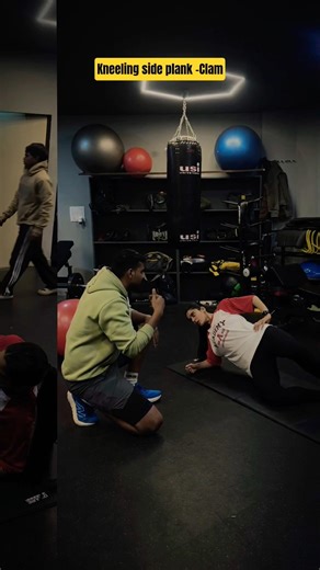 Kneeling Side Plank Clam 🦵🔥 | Core & Glutes Killer Exercise#youtubeshorts #viral