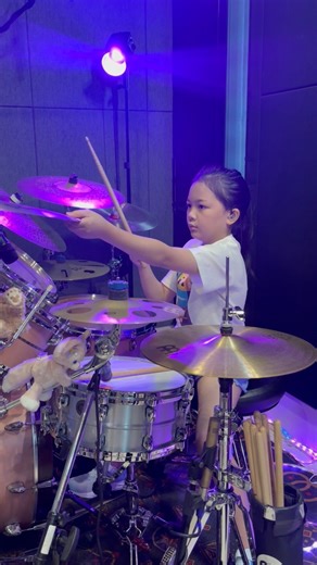 No metronome. Just pure focus 🐯🥁 Eye of the Tiger mode ON Focus 300%. Don’t blink 😂 #rada8y #radadrums #radaramida #eyeofthetiger | Chavin Rada - Drummers