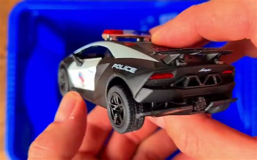 合金警车模型展示 Box full with die cast model police cars