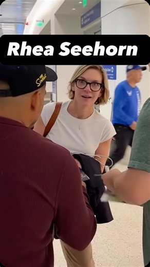 The incredibly talented Rhea Seehorn reacts to her new hit show “Pluribus” having a 100% rating on Rotten Tomatoes. Must See TV. Rhea Pluribus Unum! | Joe Andaloro