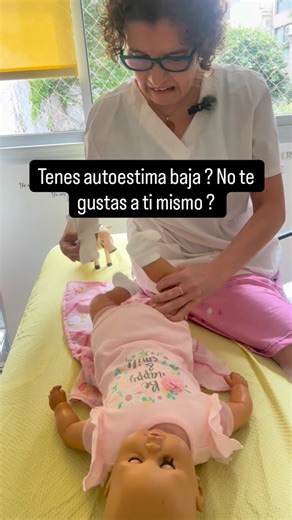 Dra Lelis on Instagram: "El autoconocepto y la autoestima empieza a gestarse desde el momento que nos dicen cómo somos y cómo nos comportamos; porque el único espejo que nos dice cómo somos son nuestros padres y ellos también proyectan la forma que se ven y que a su vez sus padres le han dicho cómo eran . Asi se genera una percepción de uno mismo . Porque el cerebro es inocente y se cree todo lo que le dices. El ser conscientes y empezar a generar un cambio depende solo de nosotros, de nuestra h