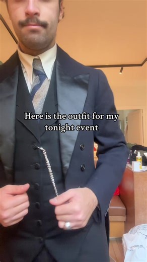 Stylish Vintage Outfit for Night Events