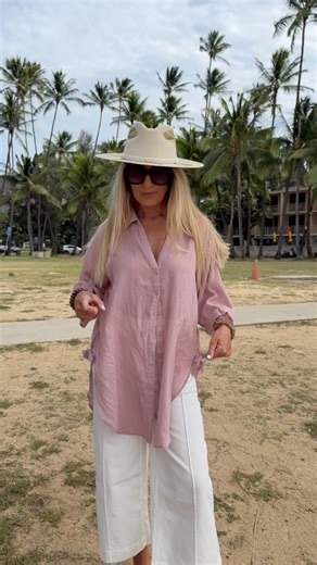 296K views · 1K reactions | Here’s a hack how to make a perfect front bow! How do you make yours ? #fashionhacks #diyfashion #ShirtHack | Blonde Beach Vibes | Facebook