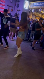 382K views · 3.3K reactions | we loveeee an empty dance floor #linedancing #linedance #linedancer | Savannah Olsson | Facebook