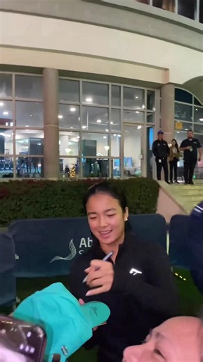 Alex Eala Fan Signing in Abu Dhabi 🇵🇭🎾 | Pinoy Pride Meets Fans Up Close!