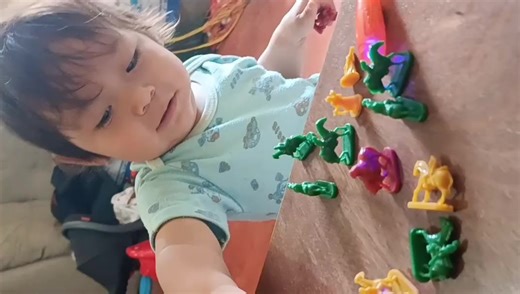 Ataque del Titán: Bebé y Titanes Colosales