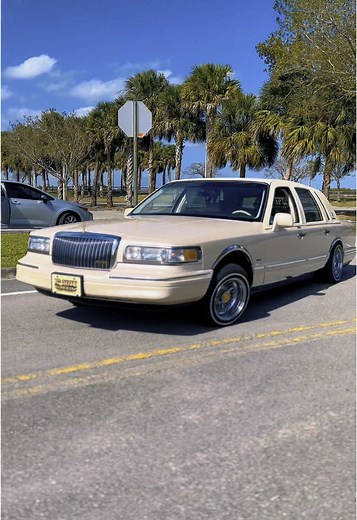 Cleansing a Classic Lincoln Town Car: Lowrider Showcase