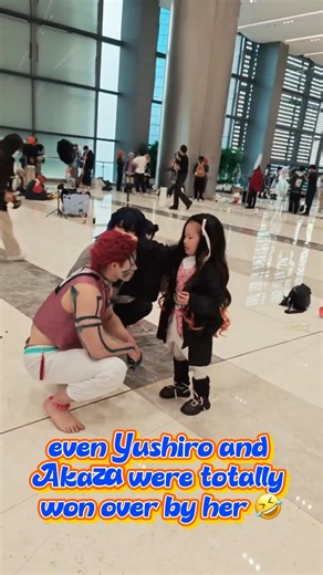 Nezuko’s Superpower😎 Touch demon’s head easily🤣 #nezuko #akaza #inosuke #demonslayer #cosplay