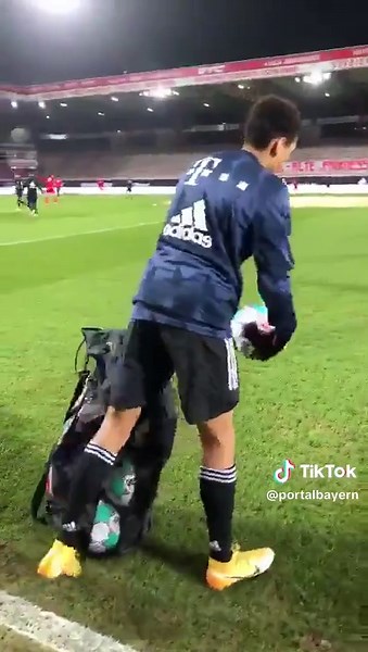 Back to 2020. Alphonso Davies & Jamal Musiala going to warm up in the stadium that we play today. Now, both are injured | Union Berlin vs Bayern | Bundesliga