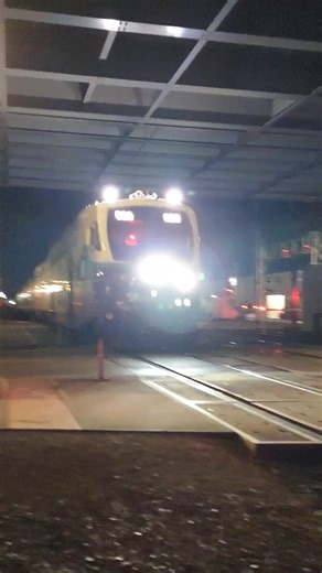 Sounder Train 322/907 Lakewood to Seattle (first morning trip). Taken Oct/30 5:43AM.
