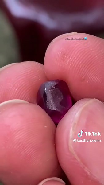 Sri Lankan Ruby Sapphire: Discover Rare Gemstone Beauty