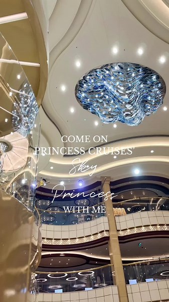 6 things you must do on the @Princess Cruises Sky Princess cruise ship — Get pizza at on-board stone baked pizzeria Alfredo’s. Unlimited visits included in your cruise! Try the mini cheesecakes from the International Cafe. Flavours change daily. Sunbathe & swim at adult’s only pool & bar The Retreat on deck 17. It’s so much quieter & more chilled! Pay the extra $29pp to eat at The Crown Grill. It’s insane value and literally the best food on the ship. If you can afford it, upgrade to a mini suit