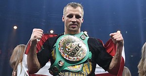 Zelta mirklis Latvijai – Mairis Briedis boksa supersērijas ceturtdaļfinālā uzvar kubieti Peresu