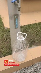 1M views · 10K reactions | Apa yang mengejutkan orang ramai, apatah lagi di kalangan peminat air meneral Bubbles O2, ada satu lokasi di mana air mineral itu diwakafkan dan orang ramai boleh datang mengambilnya secara percuma.  Ia boleh diambil dari Isnin hingga Sabtu di Al Ammar Complex, Negeri Sembilan. | Daily Makan | Facebook