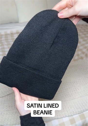 Love beanies but hate hair breakage? This satin-lined beanie protects your hair while keeping you cozy ✨ #satinbeanie #curlyhair #haircare #winterfashiontrends #tiktokshopfinds