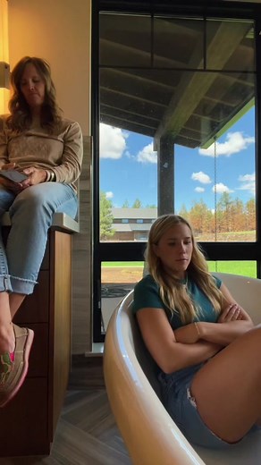 singin in the tub w the coolest mom ever 🤘🏼