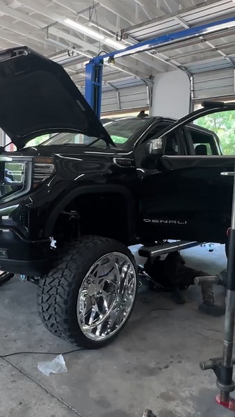Pushing Limits: New 28x16 Lifted Sierra Project