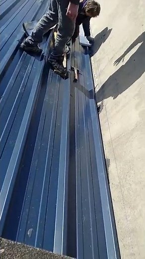 installation bande d'étanchéité. remplacement toiture bac acier