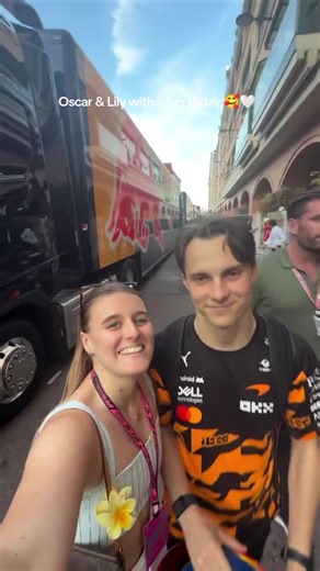 Oscar and Lily Leaving the Paddock Today — Cute Fan Moment