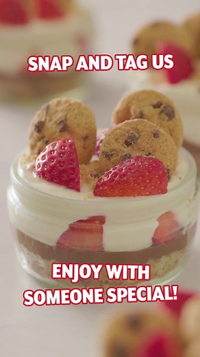 Whether you’re catching up with the bestie or curling up with the beloved, here’s a recipe that proves how much you love them. Featuring three layers of Maryland (swoon). Ingredients 🍪❤️ 150g/1 Pack Maryland cookies 50g salted butter 400g low fat cream cheese 80g icing sugar 1tsp vanilla extract 100g Chocolate Spread To decorate 🍪❤️ 100g strawberries 40g/2 bags of Maryland Minis | Maryland Cookies