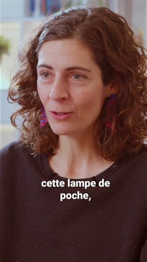 Quand on traverse une période compliquée, on cherche souvent des solutions rapides ou des réponses claires. On aimerait savoir exactement quoi faire pour se sentir mieux tout de suite. ⚡ Et pourtant, parfois, le plus efficace est d’accepter de ralentir ⏳, de prendre le temps d’écouter ce qui se passe en nous, sans tout contrôler. Comme marcher dans la nuit 🌙 sans lampe de poche : au début, c’est déroutant, on perd ses repères. Mais en observant autrement, en utilisant nos autres sens, en prêtan