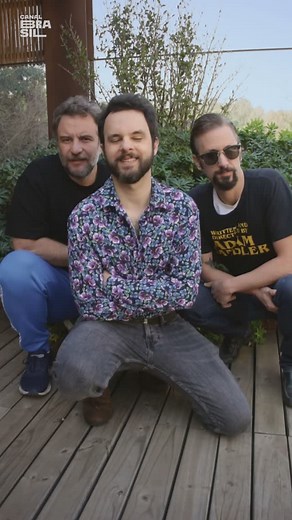 Canal Brasil on Instagram: "Alow nação regueira! 🍁🔥 Chegou a vez de vocês, galera! Nossos pilotos debatem sobre a decadência de bandas como Cidade Negra e Natiruts e refletem sobre como o reggae entrou em coma no Brasil. Além disso, o episódio passa por itens essenciais do estilo reggae, como pulseirinhas, a verdinha e tornozeleiras. Afinal, será que o reggae morreu ou só tá esperando uma tapiocaria disfarçada pra ressurgir? Não marole e ouça agora pela Globo.com ou pela sua plat