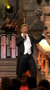 So proud to finally share my brand-new single “El Sol De Mi Vida” with you! It’s the first single from my upcoming classic album “30 Years Jubilee Edition”, out November 7. Our jubilee concert tour kicks off November 10 – info & tickets on helmutlotti.com 💛 The single is out now on all your favorite streaming platforms. I can’t wait to hear what you think—drop your thoughts in the comments! ❤️ ———— Zo trots dat ik jullie eindelijk mijn nieuwe single “El Sol De Mi Vida” mag voorstellen! Dit is d