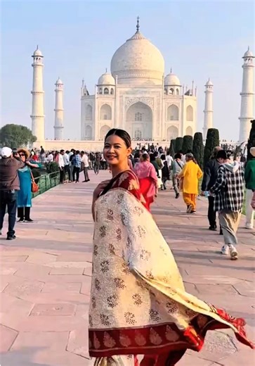 Exploring the Taj Mahal in Agra