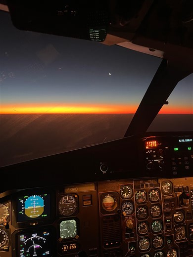 🤫 On avance étape par étape… Te Hono a quitté Mascate pour continuer sa route vers Tahiti. Troisième stop : Cochin, au sud de l’Inde. 🇮🇳✨🌍 Et maintenant, vous connaissez la règle : où pensez-vous qu’on file ensuite ? 👀👇 | Motu Link Airline