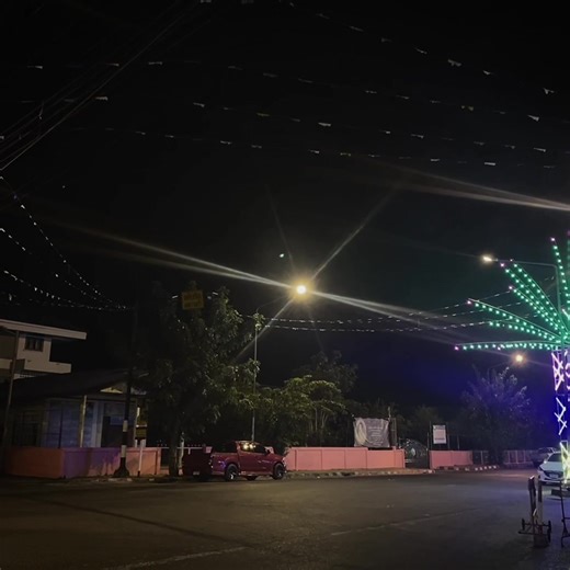 เพลงเศร้ายามฟ้ามืด: เธรดและเนื้อเพลงลงสตอรี่