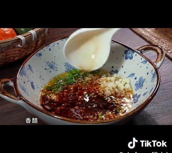 Sesame paste, Sprite, easy to mix! Dark soy sauce, stir well, nice color! Search for sesame paste noodles, recipe! Cucumber, carrot, sesame paste, crushed peanuts, sesame paste, noodles, open your mouth, add garlic, so delicious!👍🙏 May you enjoy Xiao Bei's dishes🌹