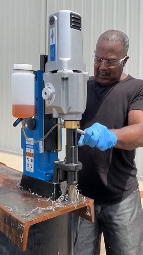 Drilling with a copperhead carbide cutter at 700 RPM using the Hougen HMD920! #powertools #metalfabrication #drilling #metalwork #fabrication #metalworking #cuttingtools #truckmods #truckfab #welding #welder | Canada Mag Drills Ltd
