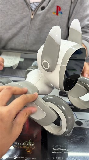 Kok bisa ada robot sih? 🤖🐶 Pilihan buat kamu yang nggak bisa pelihara anjing beneran, pelihara Loona aja. Pinter, responsif, dan bisa diajak interaksi. Gemes tanpa ribet urus bulu & pup. 😆✨ #RobotPet #LoonaRobot #SmartRobot #TechLifestyle #GadgetUnik #PSEnterprise #FYPGadget | PS Enterprise