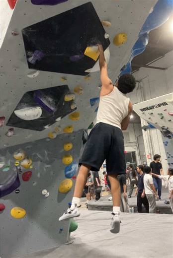 Uncoordinated Climb: A Hilarious Bouldering Fail