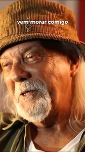 Quatro acordes, alguns versos simples, uma paixão de adolescência, e está aí uma canção que me acompanha há mais de 50 anos. Marque aqui no vídeo sua meiga senhorita para ouvir essa declaração de amor! Trecho extraído do documentário “Senhorita 50 anos”, criado por Bruno Caliman! AMANHÃ tem Live ZG sobre "O Lugar Onde Eu Nasci". Domingo, dia 15 às 20h em nosso YouTube. Espero vocês por lá. #zegeraldo #meigasenhorita #docemeigasenhorita #zegeraldo #declamação #texto #zg | Zé Geraldo