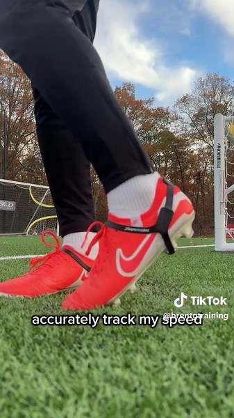 Master the scissor like Neymar Jr. 🇧🇷✂️ The scissor is one of the most effective 1v1 skill moves every player should master 👟⚽️ I used my CITYPLAY trackers by @Playermaker CityPlay to monitor my speed and touches during every rep 📊 The key is keeping your foot close to the ground, and selling the scissor with your upper body to force the defender to bite ✅ After the session, I reviewed all my data in the CITYPLAY app and especially looked at how consistent my weak-foot touches were — because