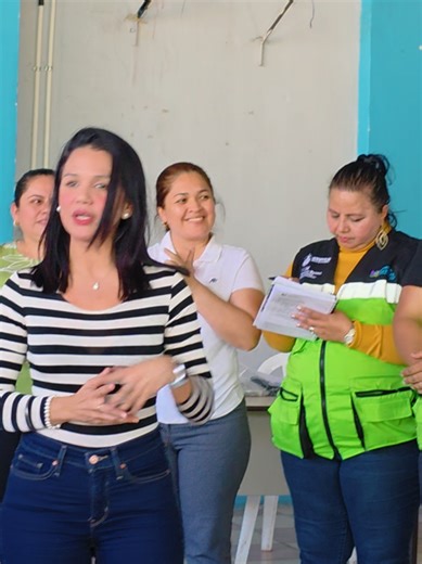 Gracias presidenta @Xiomara Castro y gracias a la abogada Ana Julia Arana del #PANI , por cumplirle hasta el último día al pueblo de Valle junto a nuestro alcalde Ademir Caballero y el diputado Fabricio Sandoval. #parati #fyp #videoviralitiktok #alcaldia Langue/Valle Ademir Caballero, @tania Manzanares💗💫 @Fabricio Sandoval