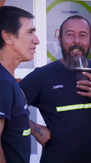 Un día como camionero se vive en movimiento. Ruta, pausas, decisiones y kilómetros por delante. Detrás de cada viaje, hay oficio y mucho trabajo bien hecho 💙 | Transportes Don Pedro