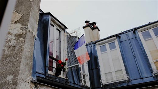 A-t-on le droit d’arborer un drapeau à sa fenêtre ? Voici ce que dit la loi