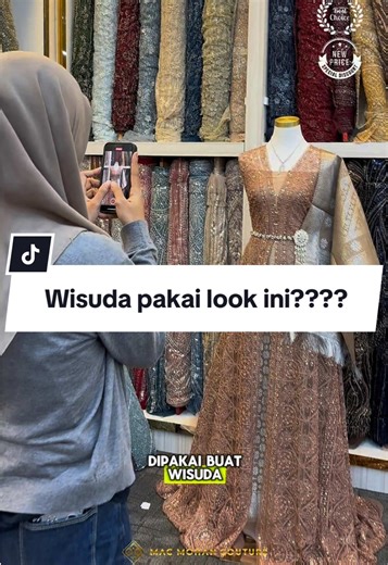 Tampil Spesial di Wisuda dengan Set Songket Selendang
