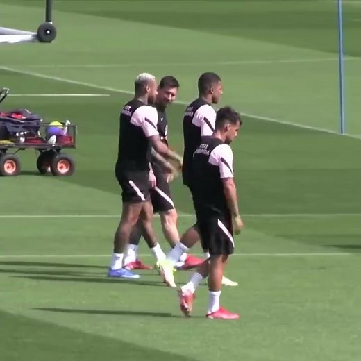 Lionel Messi, Neymar & Kylian Mbappe look happy together during PSG training | #Shorts | ESPN FC