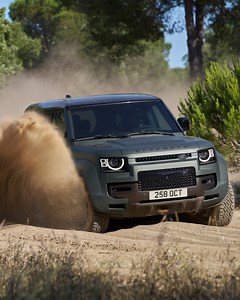 極致性能主宰全地形，Defender OCTA 超高性能旗艦正式登台，歡迎洽詢全台授權經銷商預約鑑賞。 線上訂製專屬座駕｜https://bit.ly/42GwbuL | Defender | Facebook