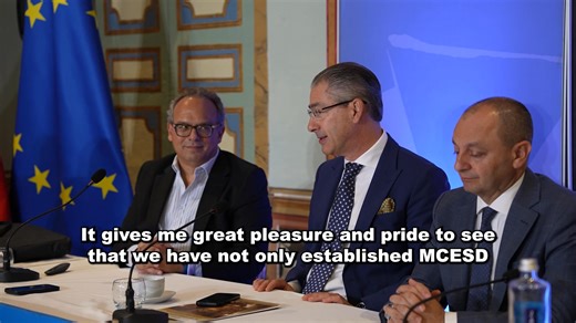 𝐈𝐥-𝐏𝐞𝐫𝐢𝐭 David Xuereb 𝐣𝐢𝐤𝐤𝐨𝐧𝐤𝐥𝐮𝐝𝐢 𝐭-𝐭𝐥𝐞𝐭𝐭 𝐬𝐧𝐢𝐧 𝐭𝐢𝐞𝐠ħ𝐮 𝐛ħ𝐚𝐥𝐚 𝐬-𝐬𝐞𝐛𝐚' 𝐂𝐡𝐚𝐢𝐫𝐩𝐞𝐫𝐬𝐨𝐧 𝐭𝐚𝐥-𝐌𝐂𝐄𝐒𝐃. Il-Kap Eżekuttiv, it-tim, il-Kunsill u l-membri tal-Kumitati tal-MCESD jirringrazzjawh għad-dedikazzjoni fit-tmexxija, l-integrità u l-impenn tiegħu li kienu strumentali għall-ħidma tal-Kunsill u d-Djalogu Soċjali f'pajjiżna. ➖➖ 𝐏𝐞𝐫𝐢𝐭 𝐃𝐚𝐯𝐢𝐝 𝐗𝐮𝐞𝐫𝐞𝐛 𝐜𝐨𝐧𝐜𝐥𝐮𝐝𝐞𝐬 𝐡𝐢𝐬 𝐭𝐡𝐫𝐞𝐞-𝐲𝐞𝐚𝐫 𝐭𝐞𝐧𝐮𝐫𝐞 𝐚𝐬 𝐭𝐡𝐞 𝐬𝐞𝐯𝐞𝐧𝐭�