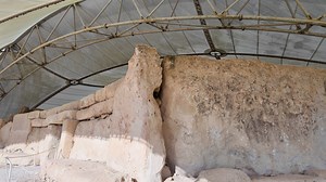 Good afternoon! Hagar Qim Temple, 21st March 2024. Hagar Qim - a mysterious, megalithic temple that captivated me so much that during my two-week stay in Malta, I returned to it three times. At the beginning of this video you will see the specific part of the temple that, among other things, provoked my returns. Apart from the interesting arrangement of stones in this part of the temple, there was something more that attracted me to this place. Something you can't see, but which affected me like