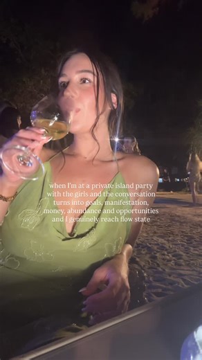 CHLOE ROSE on Instagram: "the room we were always meant to be in and so are you 🥂 I run a global team in the online health & wellness space and mentor women to build sustainable online businesses, whether they’re full-time, part-time, or somewhere in between. After spending nearly 8 years in corporate, I started this business from my phone as a side hustle with the hope and intention of getting out of my job and that’s exactly what happened… it turned into the most life-changing decision of my 