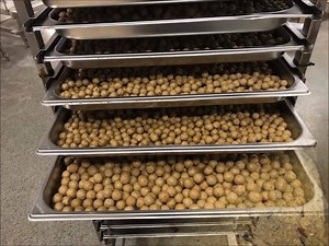 *** NIEUWE FREEZERBAIT *** Fish 'n Garlic oftewel vismeel en knoflookpoeder. Een kruidige vismeelmix - we hebben ook een handjevol chilivlokken toegevoegd - blijft onveranderd populair onder karpervissers. Deze voedzame én gezonde combinatie is al decennialang een voltreffer. Een welkome aanvulling op onze Budget boilie range. In deze bol is géén flavour verwerkt. Het milde natuurlijke aroma komt puur voort uit de uitgekiende samenstelling van LT-Vismeel, Knoflookpoeder en Chilivlokken. Vangstre