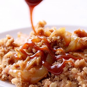 583K views · 565 reactions | AD | Apples tossed with brown sugar and cinnamon are drizzled with homemade caramel sauce and topped with a crunchy crumb topping to create the perfect fall dessert - Caramel Apple Crisp! https://www.mybakingaddiction.com/caramel-apple-crisp/ | My Baking Addiction | Facebook