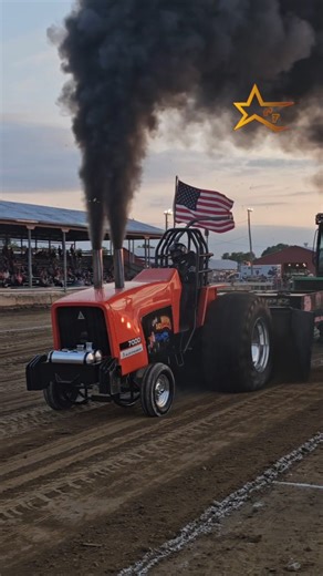 The "Little Bad Allis" Light Super Stock Diesel Tractor pulling in Pleasant Hill, IL #tractorpulling #allischalmers #horsepower #motorsport #turbocharged | Pulling Texas